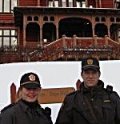 Godt vakthold rundt Holmenkollen Park Hotel, fotograf: Nobel-redaksjonen